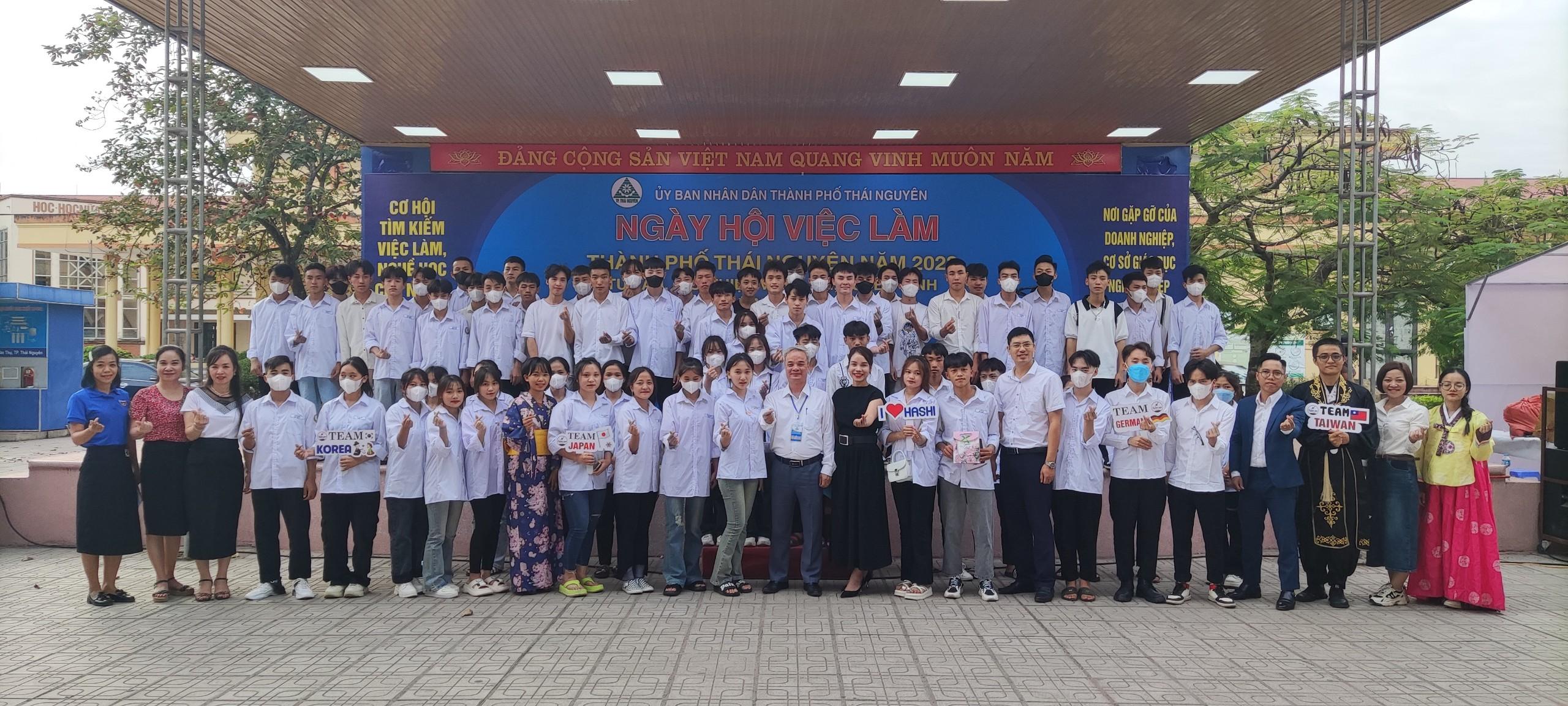 Ngày hội tư vấn giới thiệu việc làm tại trường THPT Ngô Quyền - 22/10/2023