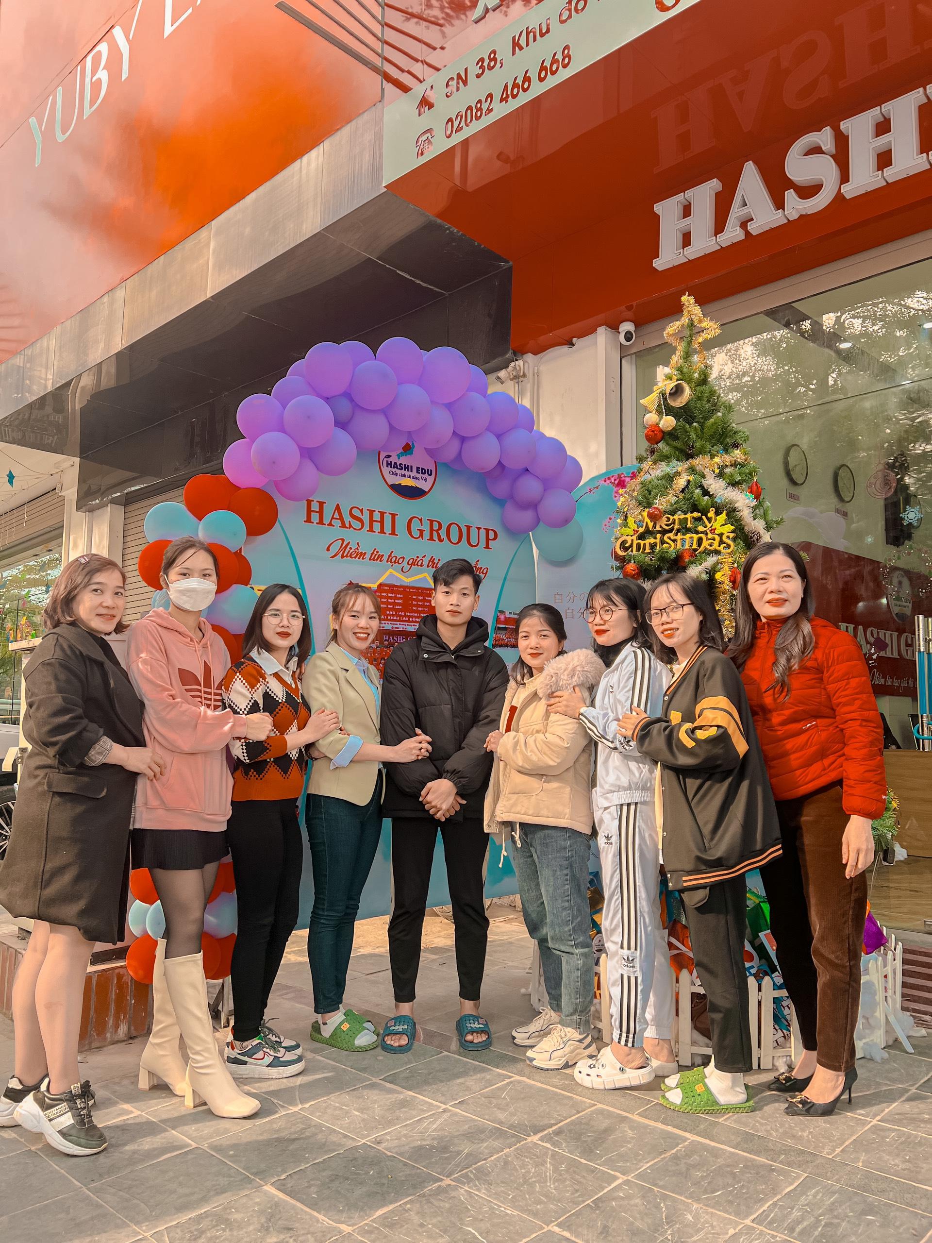 KHÔNG KHÍ GIÁNG SINH TẠI HASHI