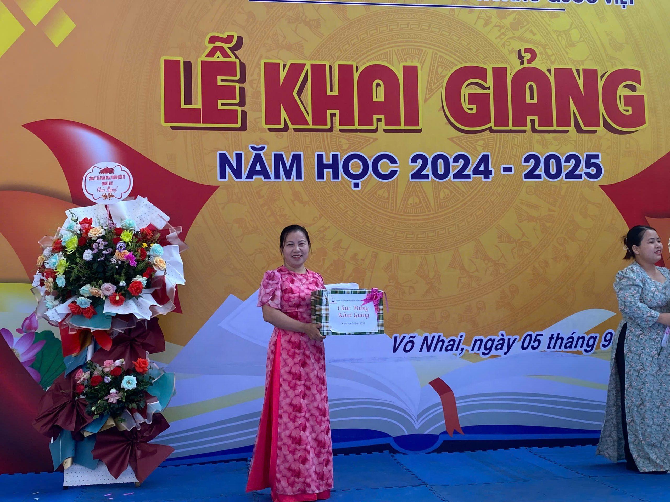 HASHI GROUP TẶNG HOA VÀ CHÚC MỪNG CÁC TRƯỜNG THPT VÀ CÁC TRUNG TÂM GDNN&GDTX TRÊN ĐỊA BÀN TỈNH THÁI NGUYÊN